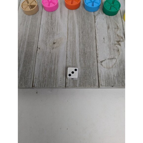 Hasbro 1992 Trivial Pursuit 10th Anniversary Game Replacement Pie Pieces Dice - Picture 4 of 4